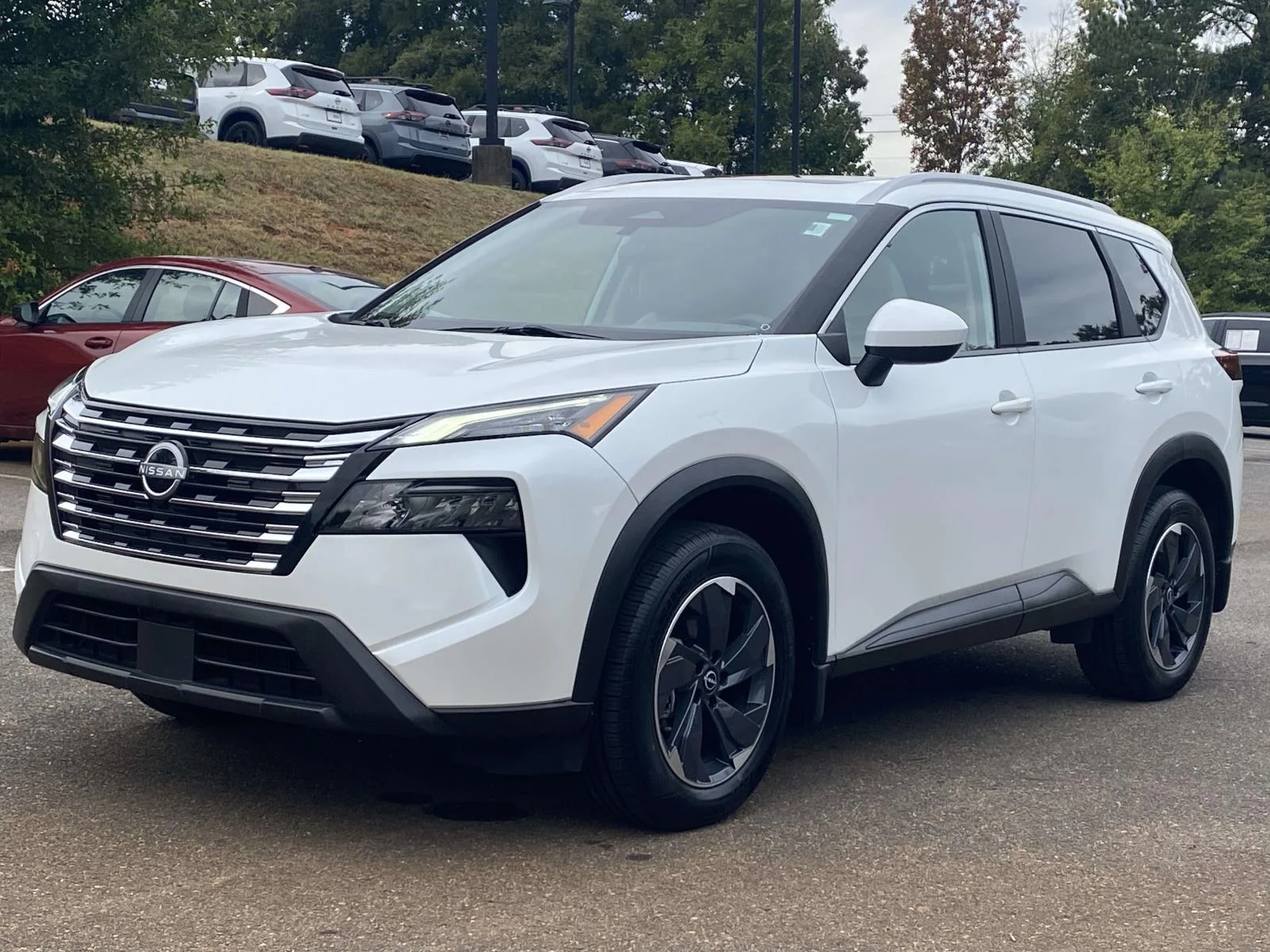 Certified Used 2024 Everest White Pearl Nissan SV image 7