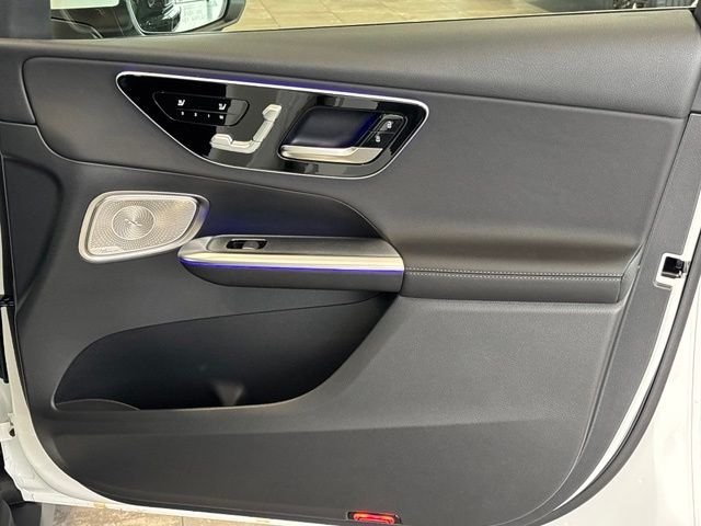 New 2026 Polar White Mercedes-Benz GLC 300 image 31