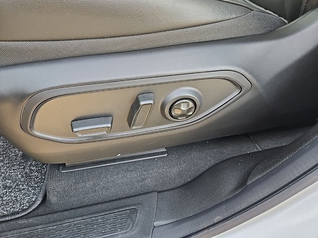 New 2026 Silver Zynith Exterior Paint Jeep  image 39