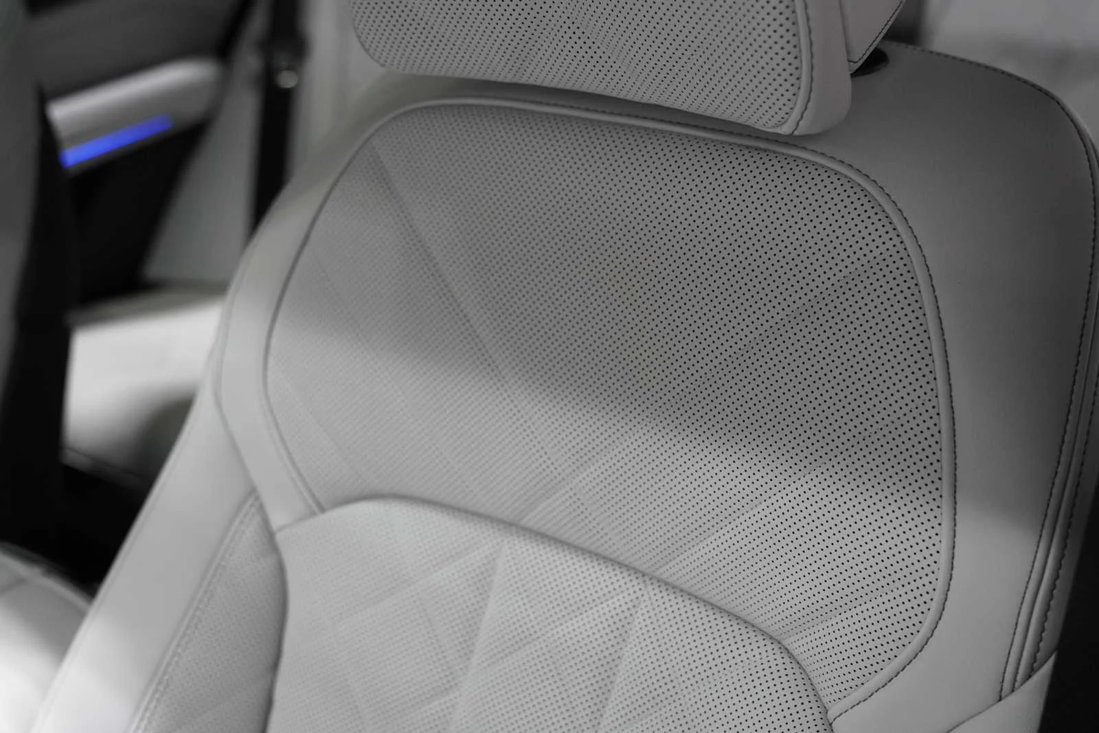 Certified Used 2025 Alpine White BMW xDrive40i image 11