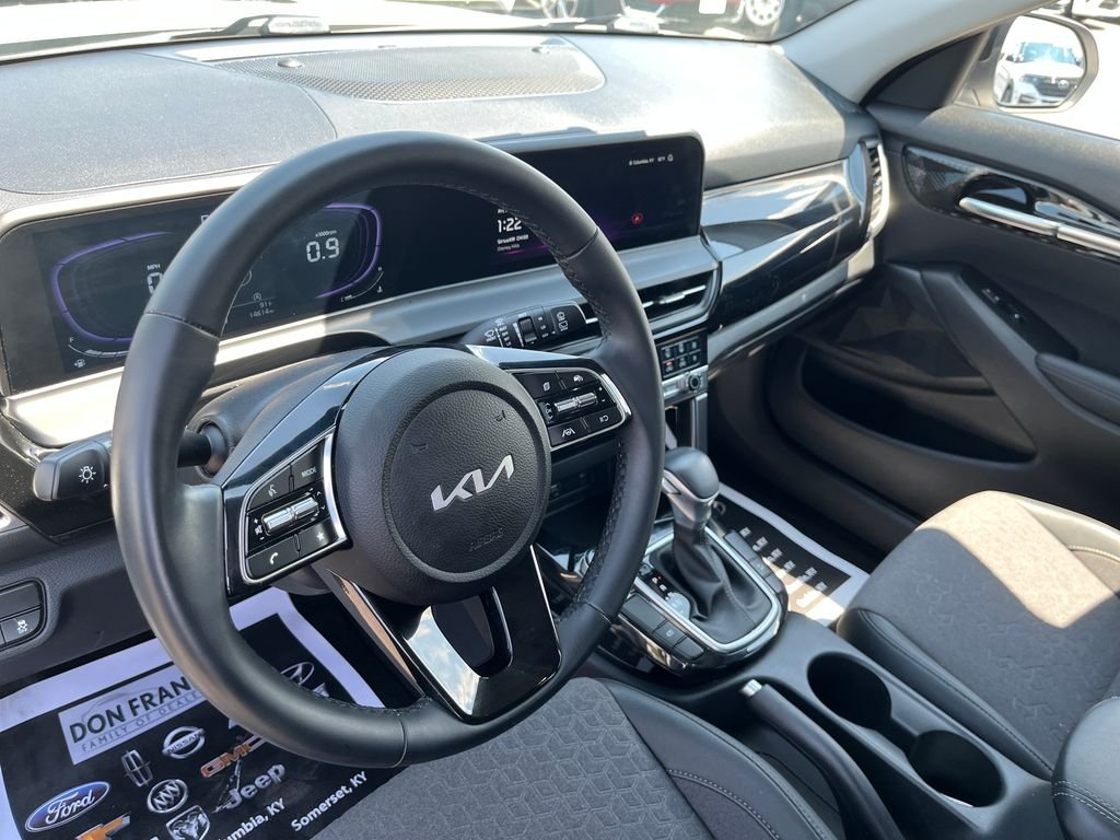 Used 2026 White Kia S image 14