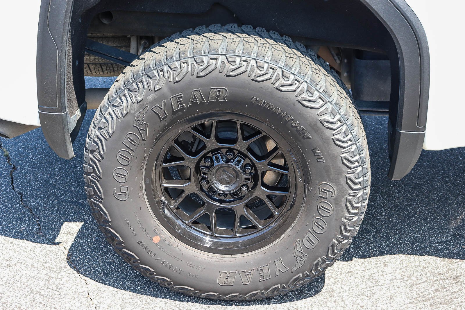 Used 2021 Summit White GMC Elevation image 8