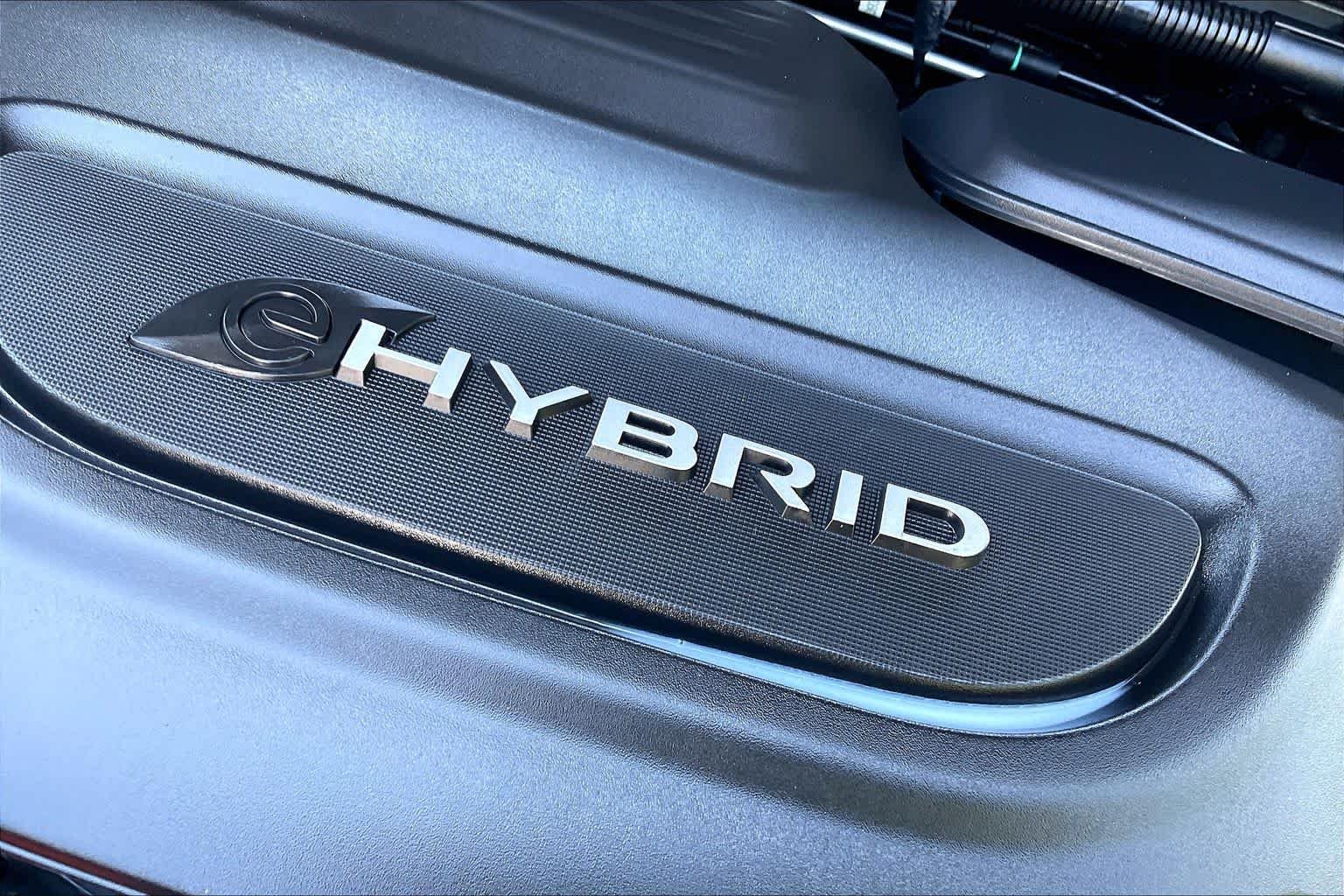 Used 2023 Ceramic Gray Clearcoat Chrysler Hybrid Pinnacle image 34