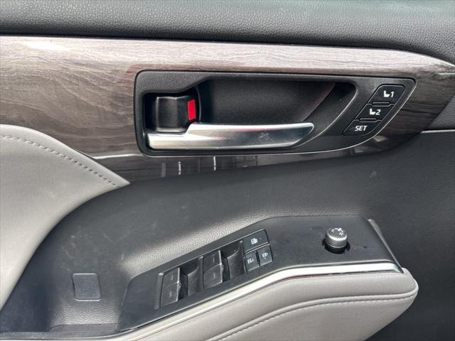 Certified Used 2021 MAGNETIC GRAY MET. Toyota  image 13
