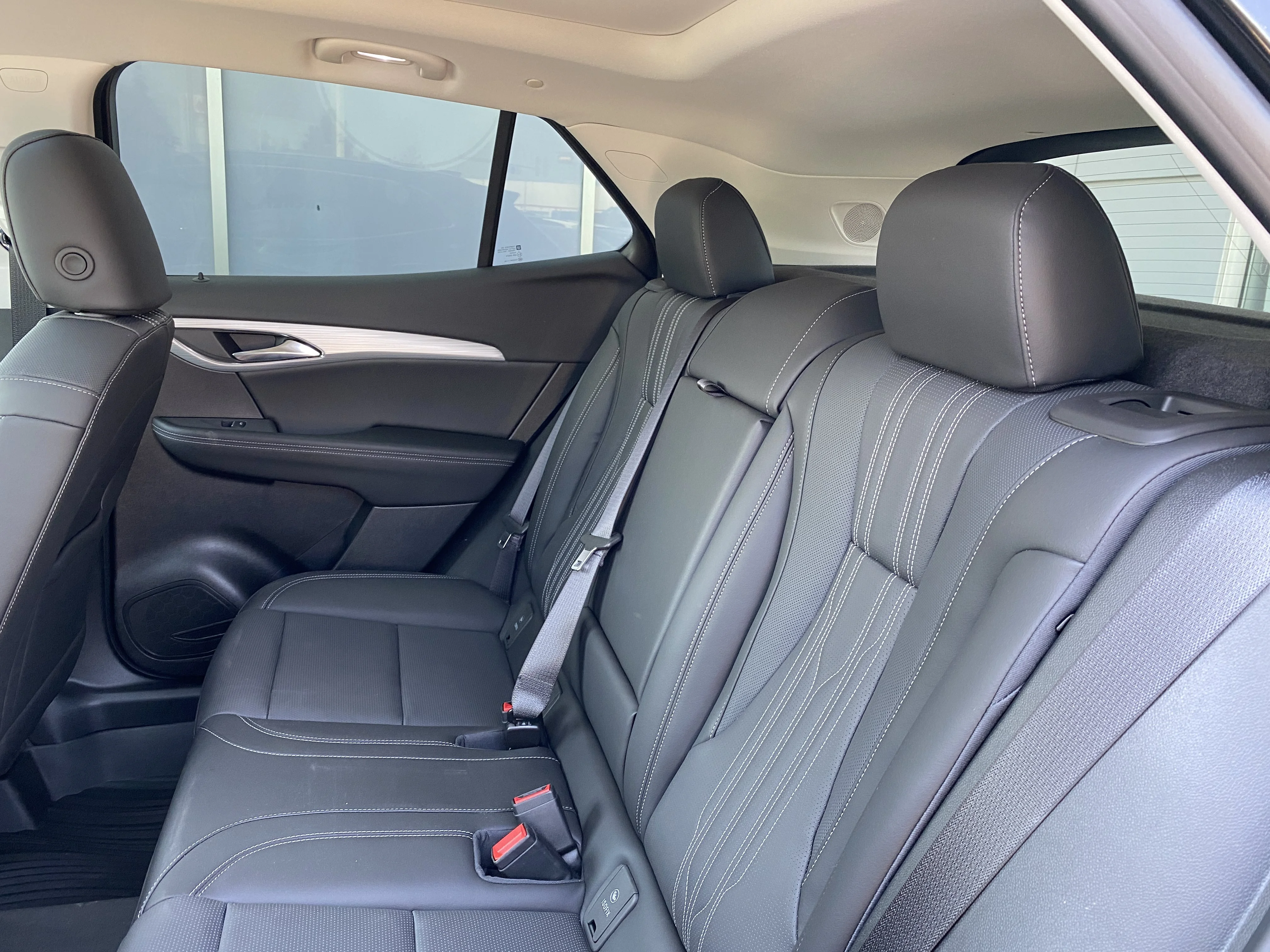 New 2026 EBONY TWILIGHT METALLIC Buick Avenir image 29