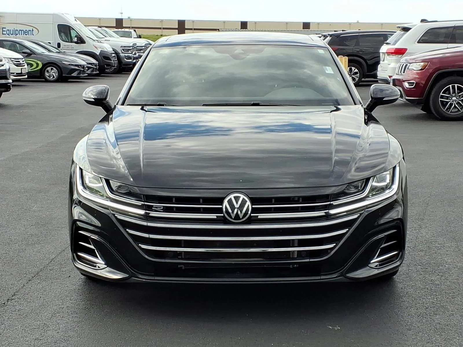 Used 2022 Deep Black Pearl Effect Volkswagen 2.0T SEL R-Line image 7