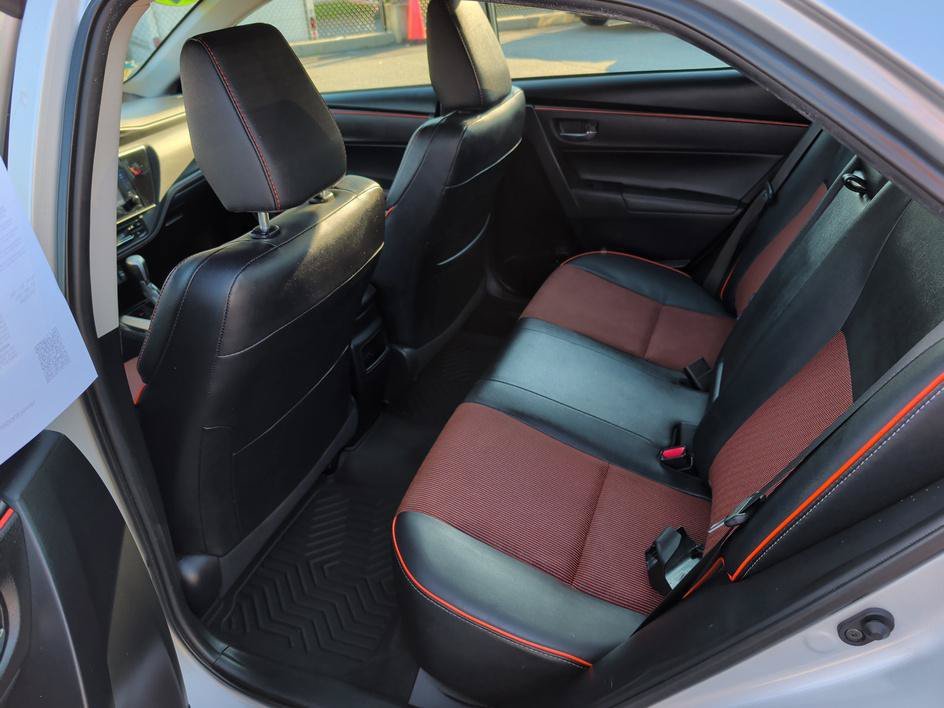 Used 2018 Classic Silver Metallic Toyota SE image 9