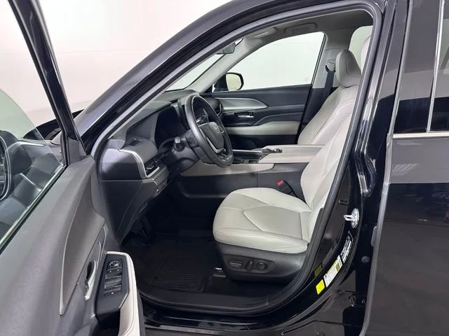 Used 2024 Black Toyota XLE image 22