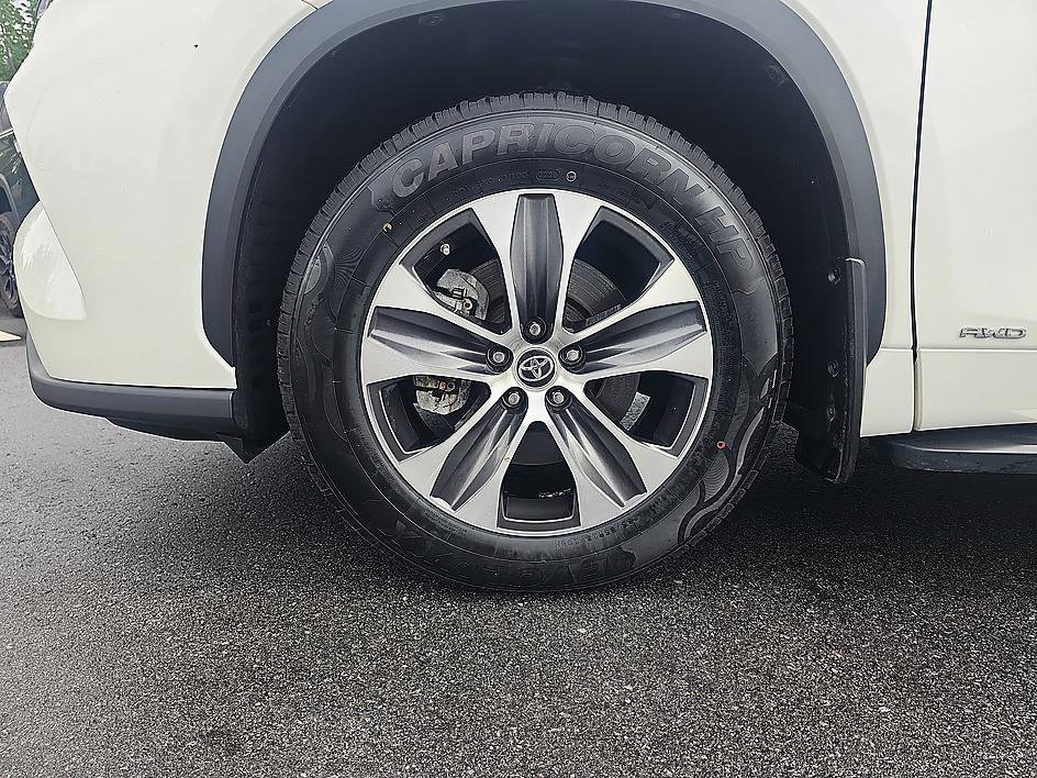 Used 2021 Blizzard Pearl Toyota Hybrid XLE image 12