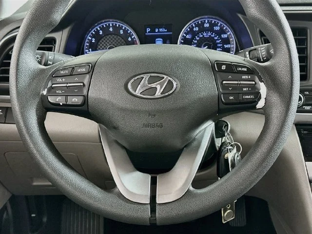 Used 2020 Red Hyundai SE image 12