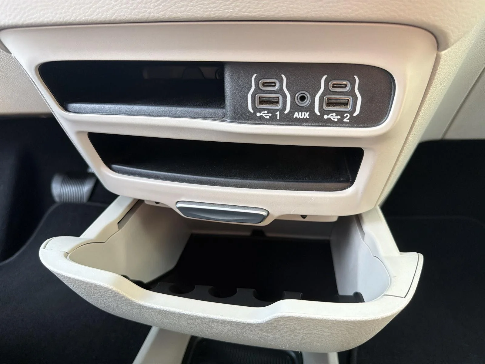 Used 2023 Silver Mist Clearcoat Chrysler Touring L image 30