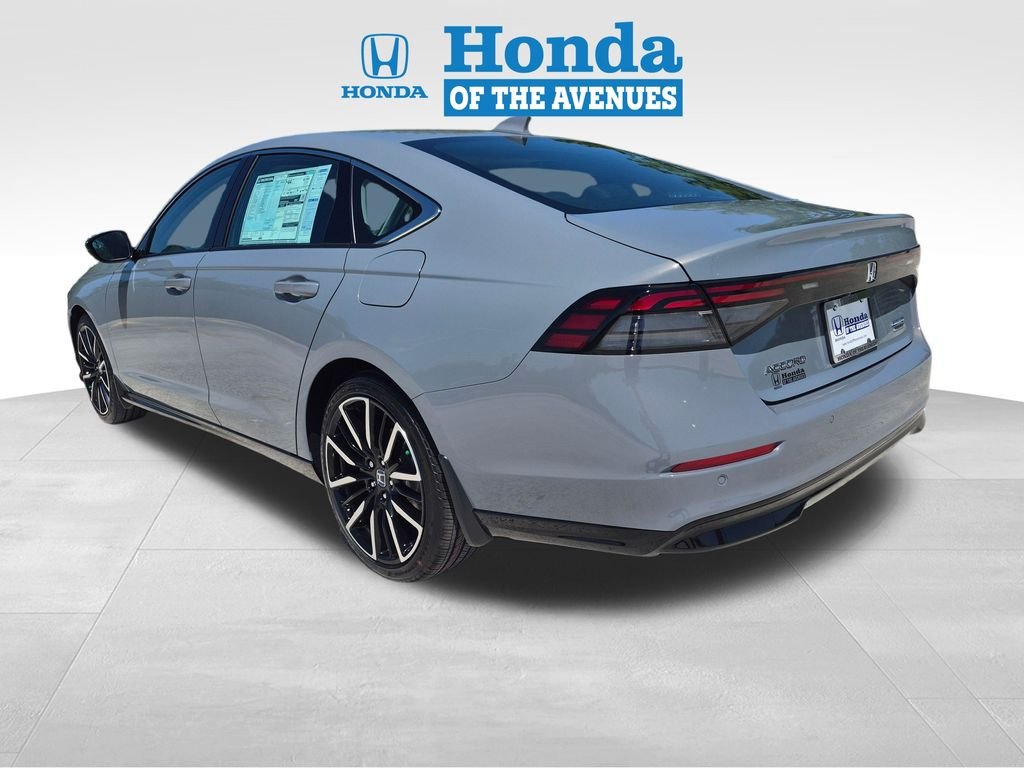 New 2026 Urban Gray Pearl Honda Touring image 5