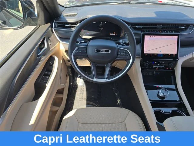 Used 2023  Jeep Limited image 17