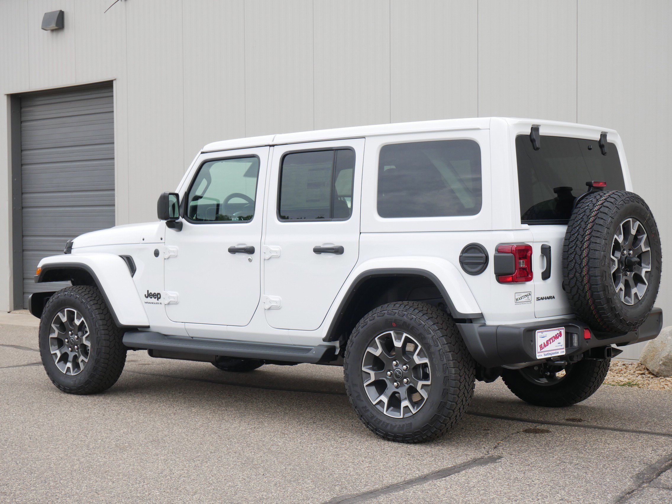 New 2026 Bright White Clear-Coat Exterior Paint Jeep Sahara image 3