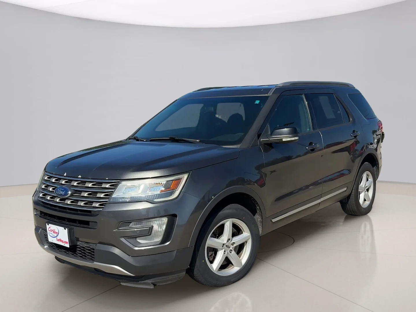 Used 2016 Gray Ford XLT image 1