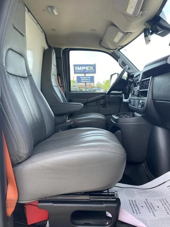 Used 2024 White Chevrolet Work Van image 31