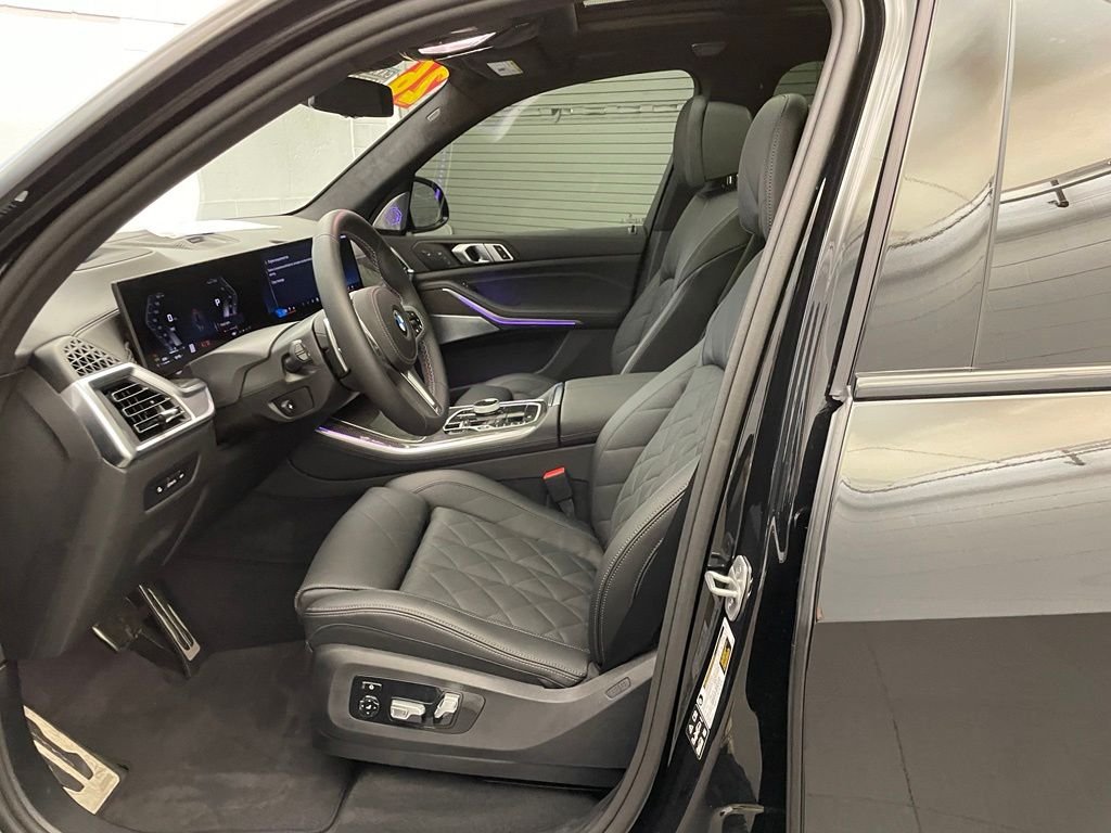Used 2026 Black BMW M60i image 24