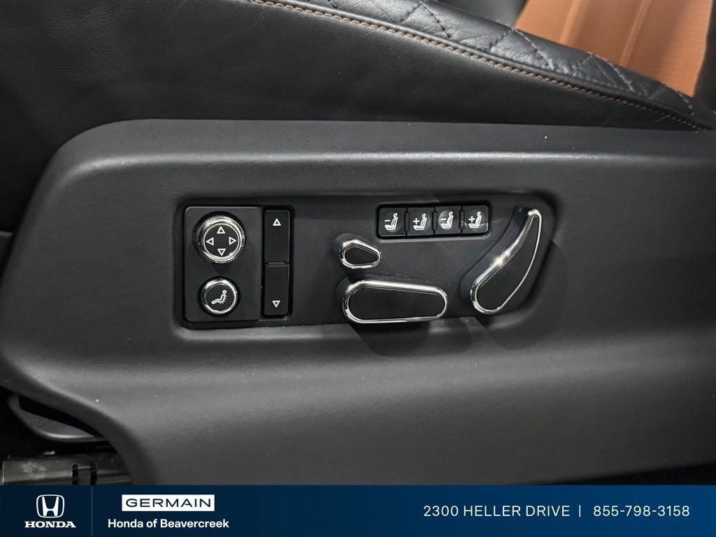 Used 2018 Porcelain Metallic Bentley W12 image 21