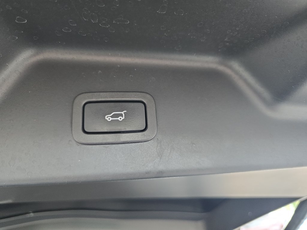 Used 2020 White Land Rover HSE image 16