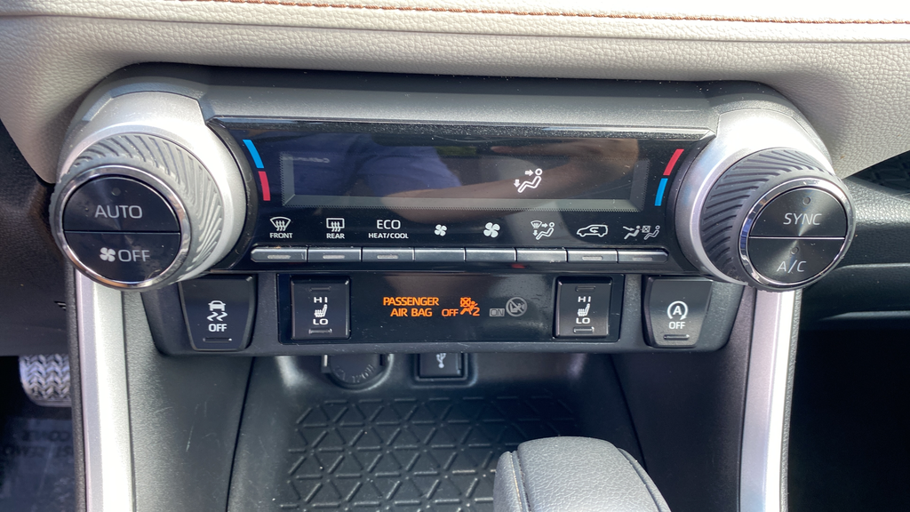 Used 2020 Super White Toyota XLE image 17