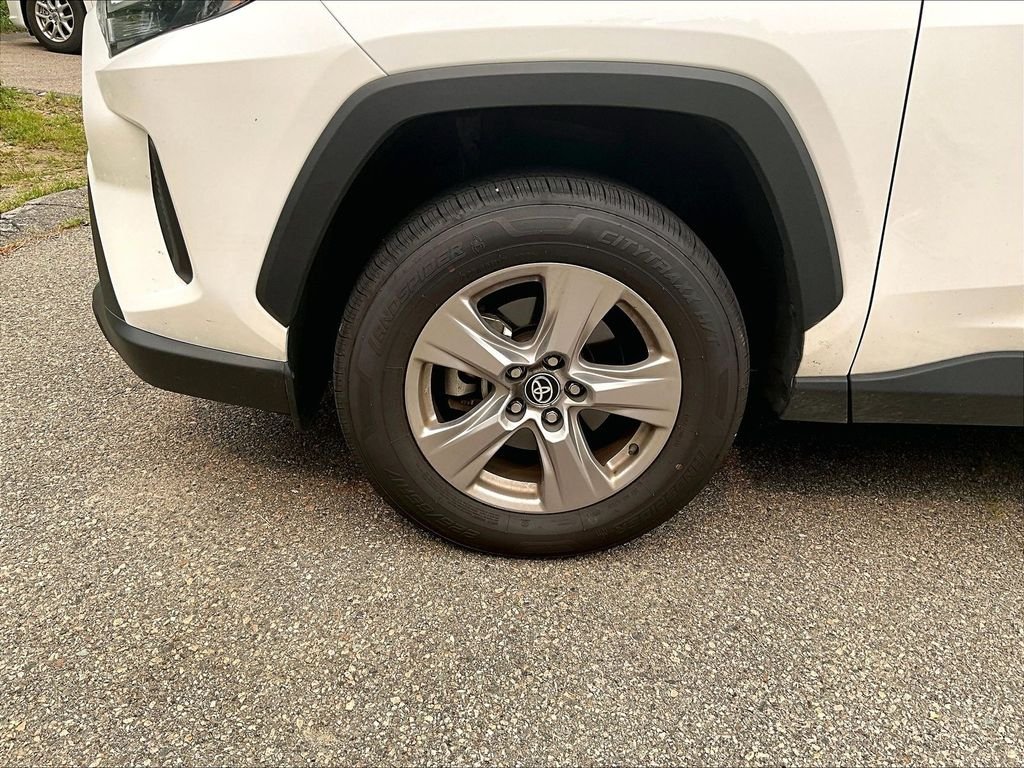 Used 2025 White Toyota XLE image 7