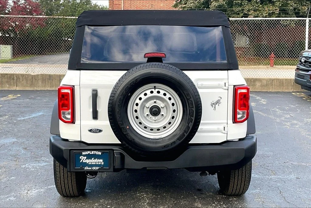 Used 2025 Oxford White Ford Base image 3
