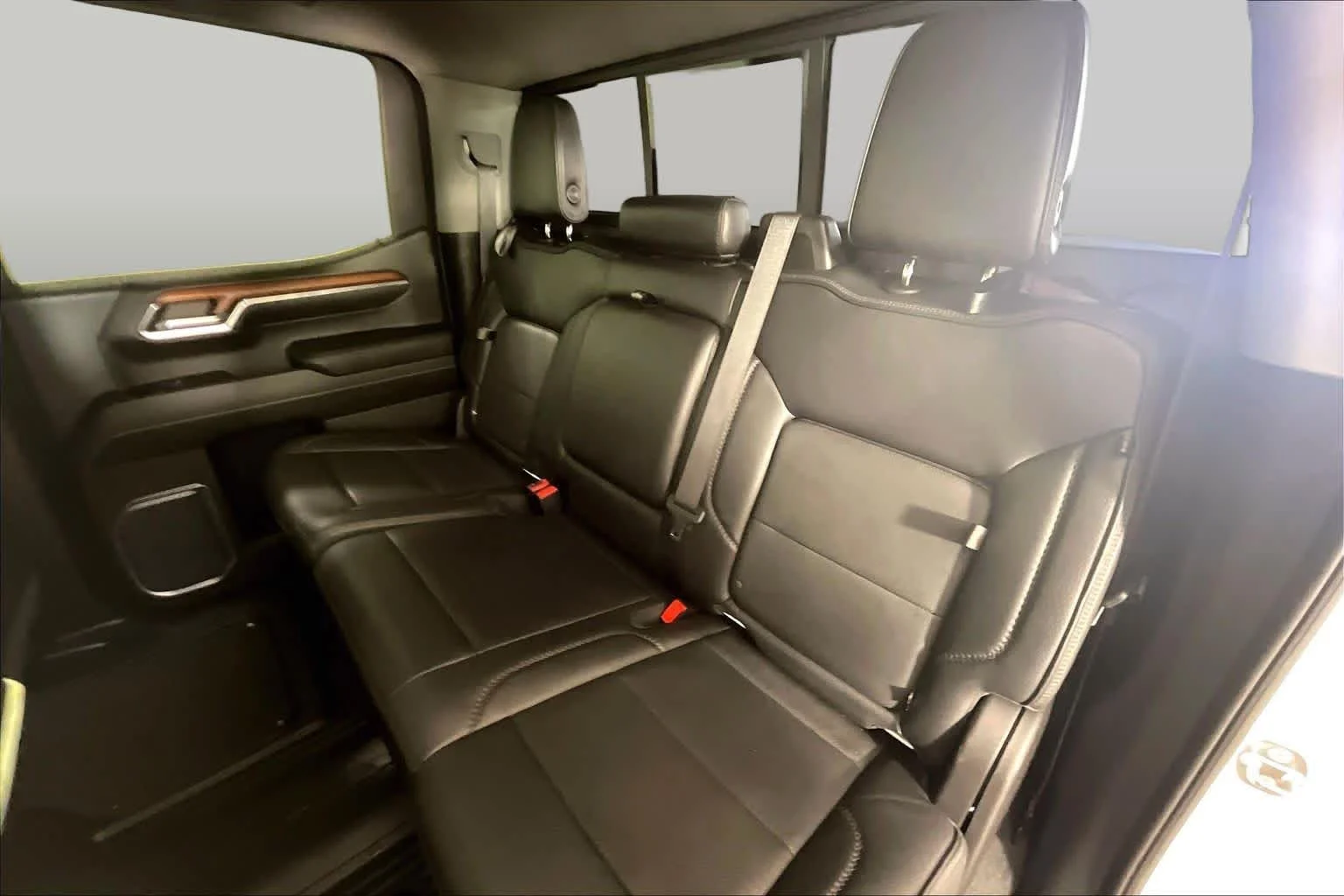 Used 2023 White Frost Tricoat GMC Denali image 19