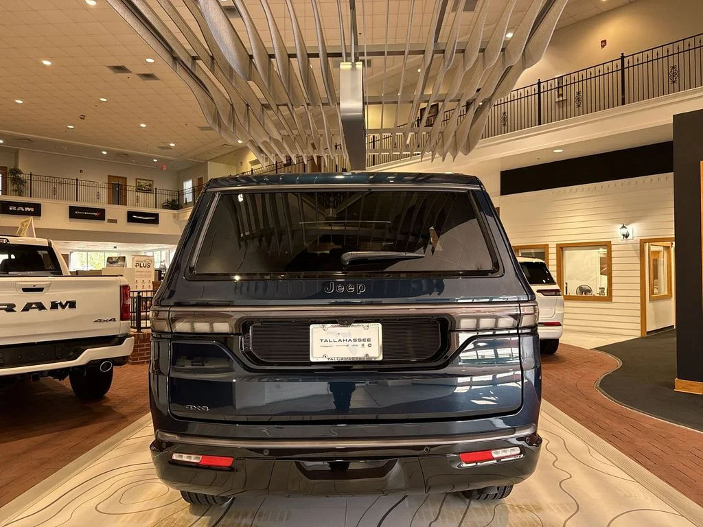 New 2026 Fathom Blue Pearl-Coat Exterior Paint (Late Availability) Jeep Limited Reserve image 4