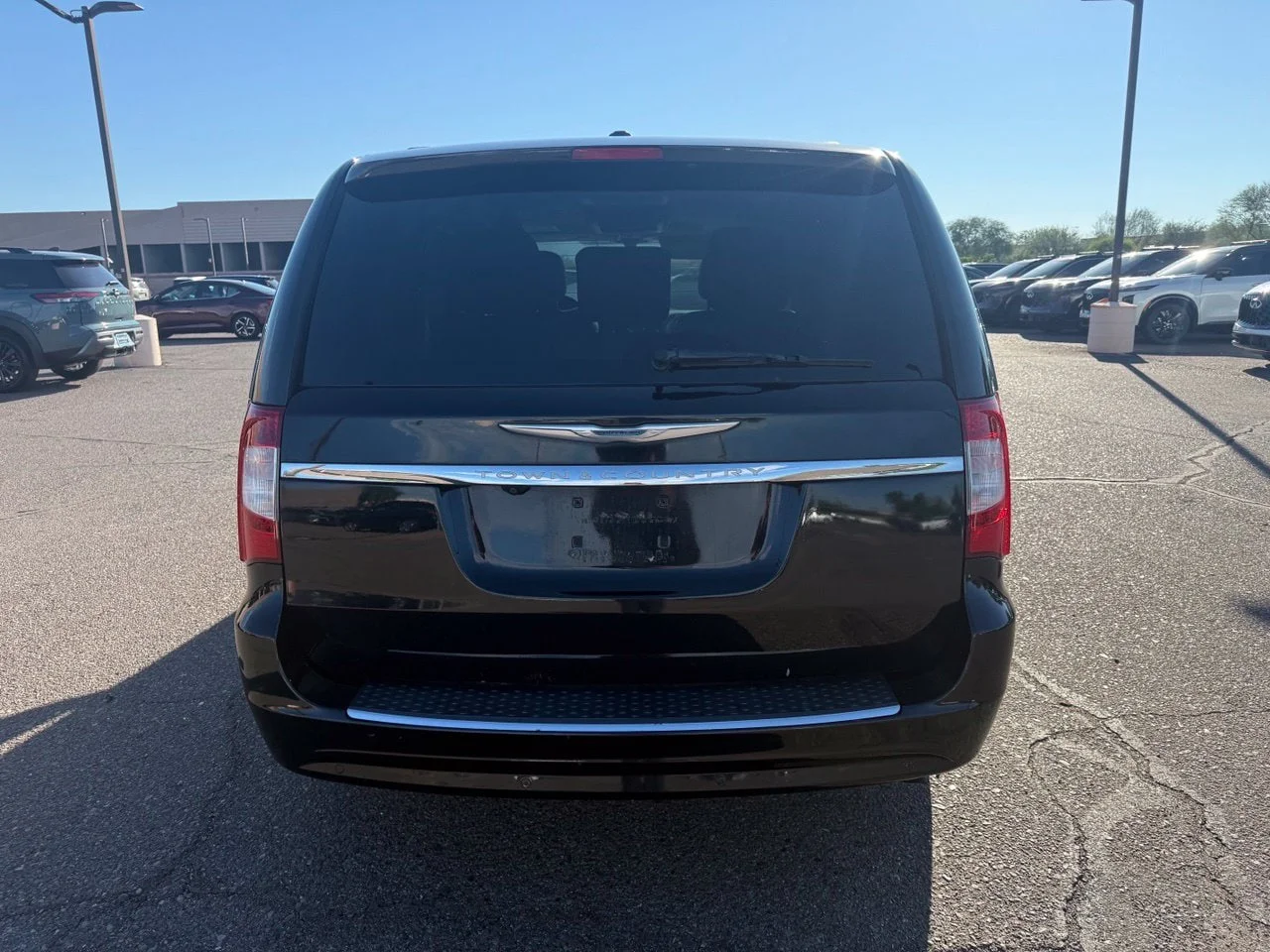 Used 2013 Brilliant Black Crystal Pearlcoat Chrysler Limited image 5