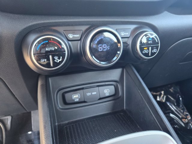 Used 2025 White Hyundai SEL image 15