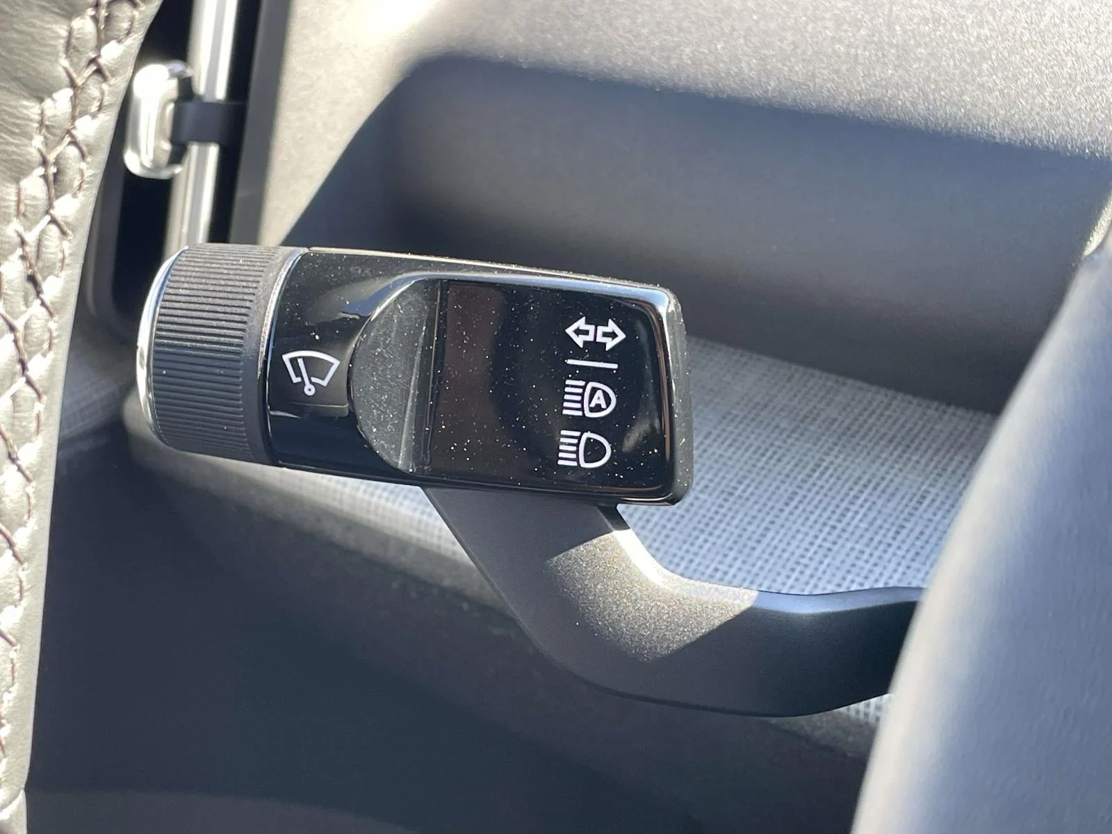 Used 2025 Vapour Grey Metallic Volvo Plus image 11