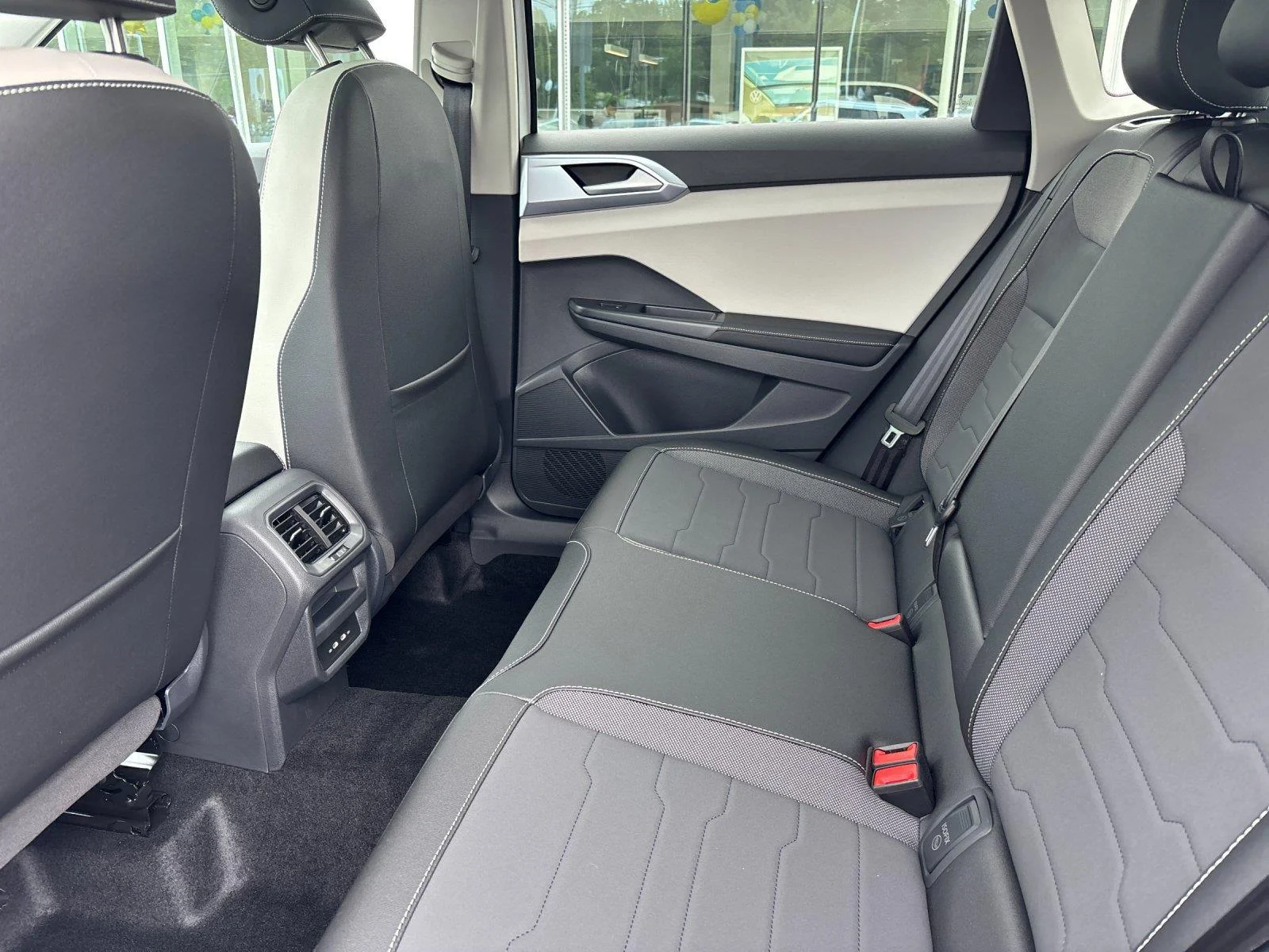 New 2026 Pure White Volkswagen SE image 32