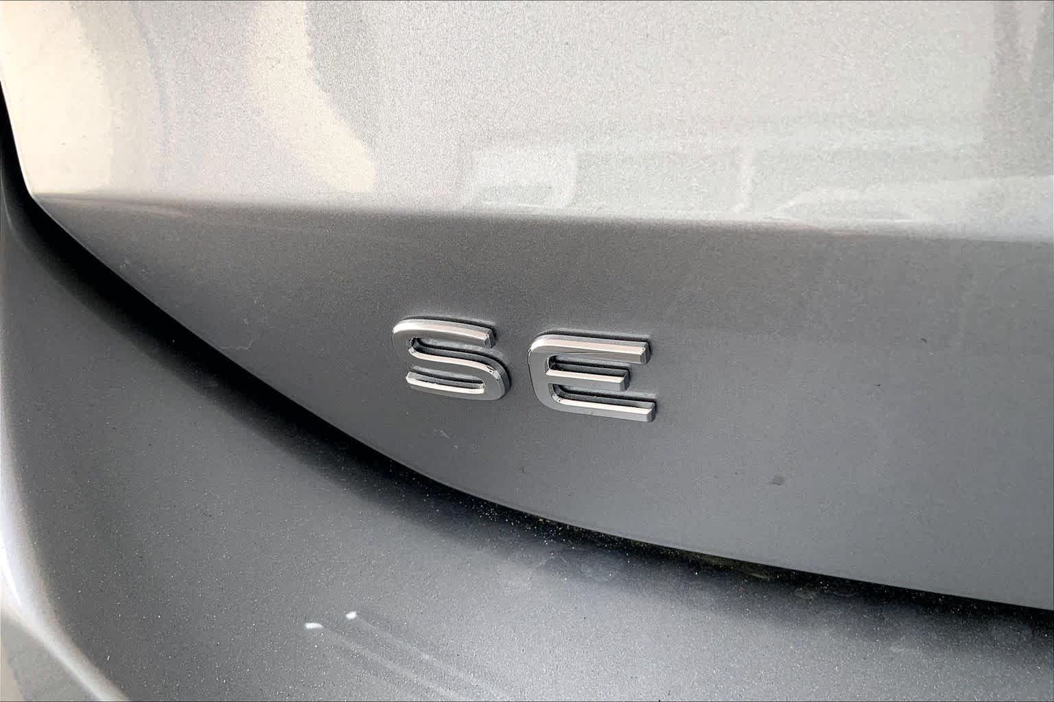 New 2026 Pyrite Silver Metallic Volkswagen SE image 15