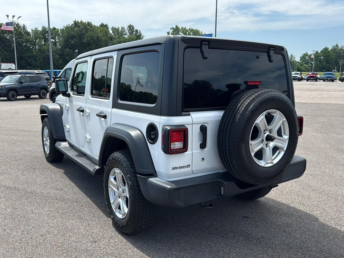 Used 2018 Bright White Clearcoat Jeep Sport S image 14