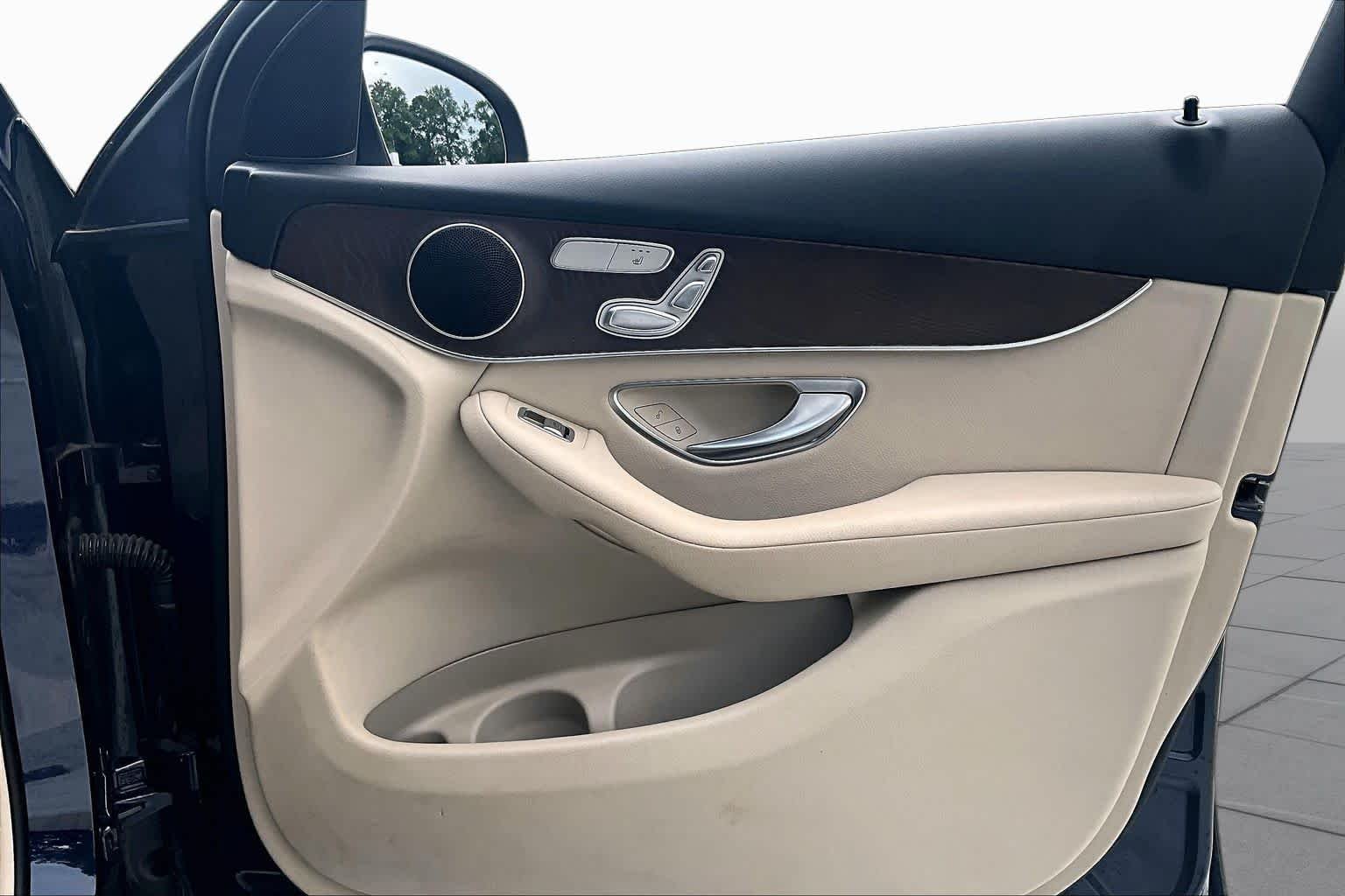 Used 2018 Lunar Blue Metallic Mercedes-Benz GLC 300 image 23