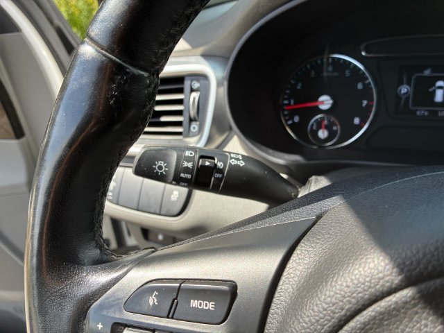 Used 2016 White Kia EX image 13
