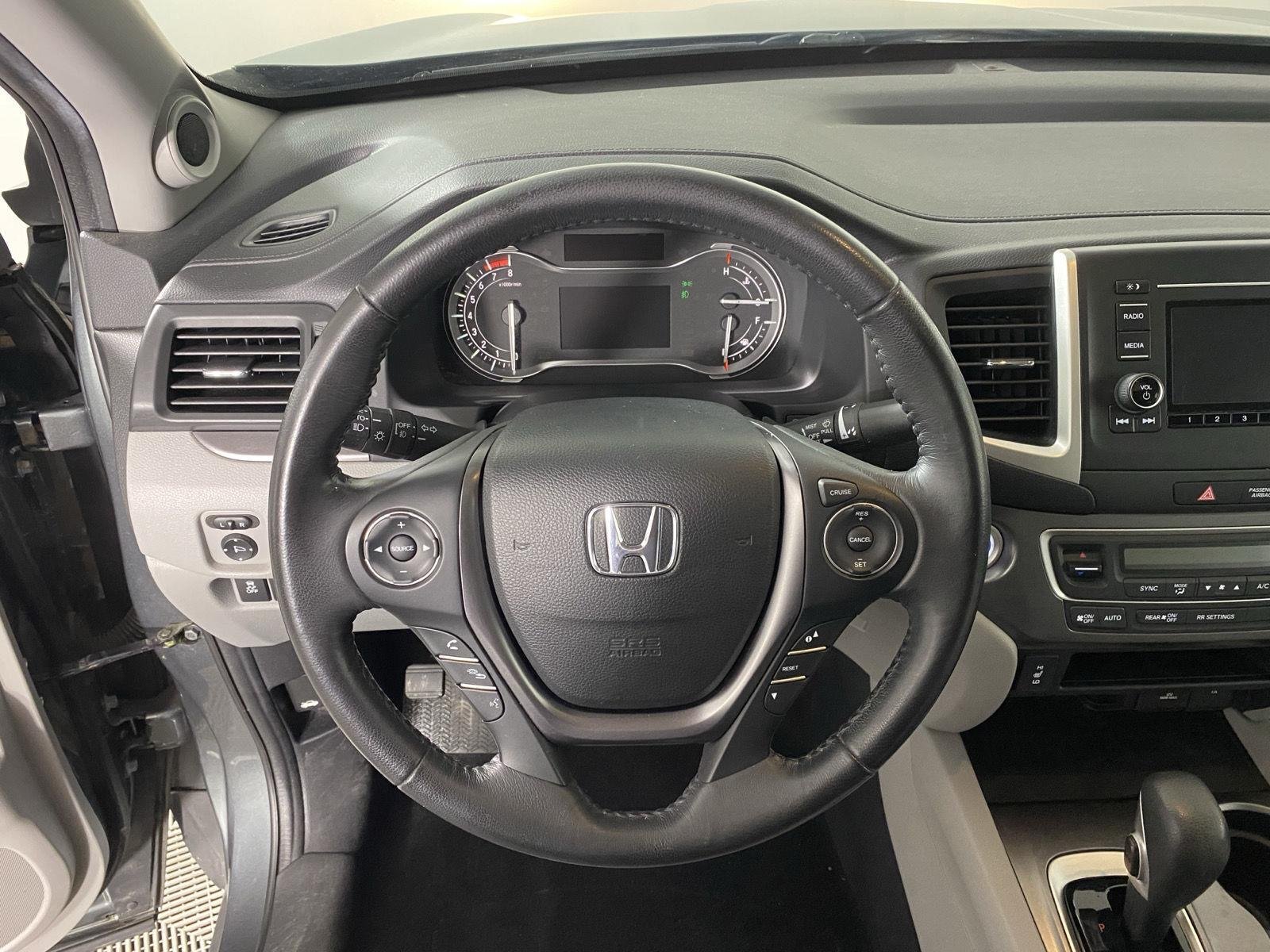 Used 2019 Forest Mist Metallic Honda RTL image 15