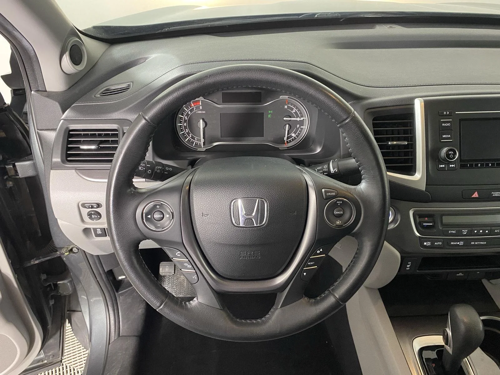 Used 2019 Forest Mist Metallic Honda RTL image 15