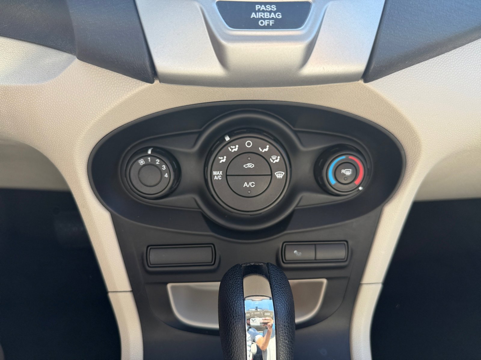 Used 2013 Oxford White Ford SE image 13