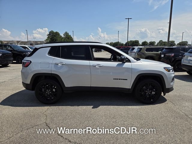 New 2026 Silver Zynith Metallic Clear-Coat Exterior Paint Jeep Latitude image 12