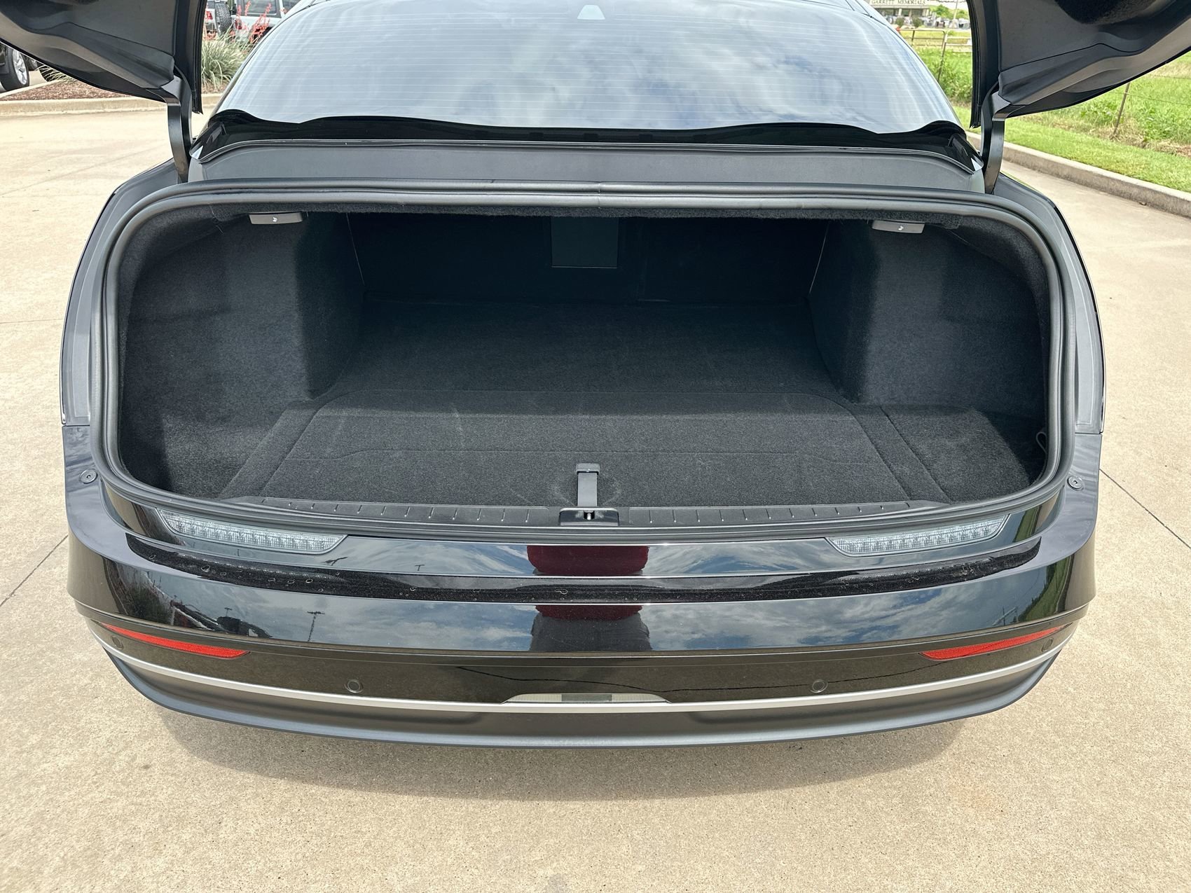 Used 2024 Black Lucid Touring image 25