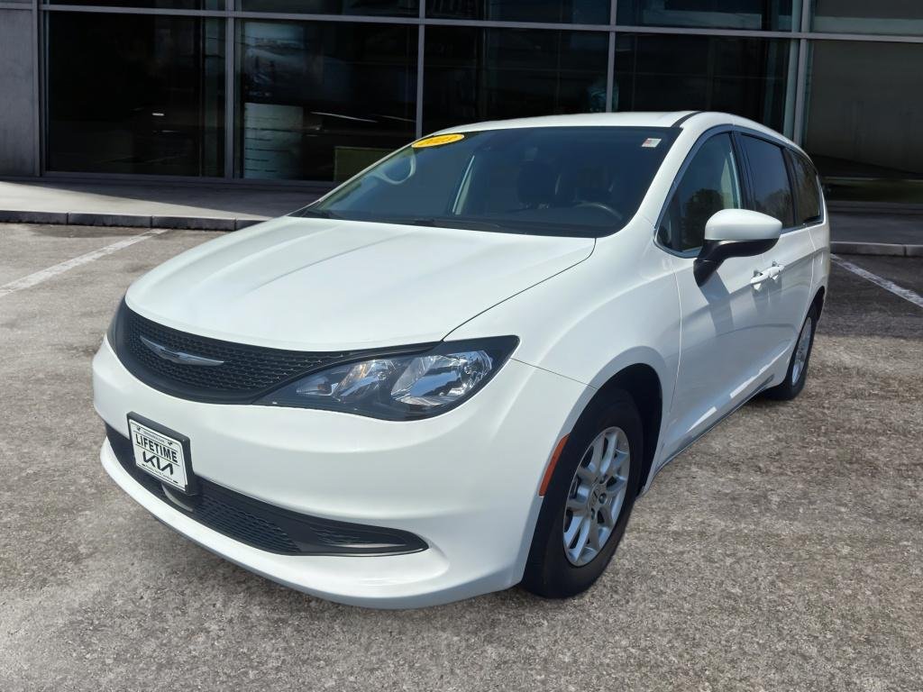 2023 Chrysler Voyager LX