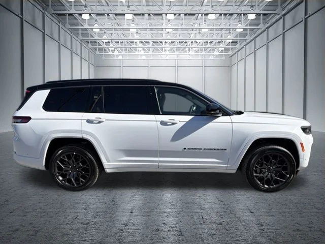 New 2027 Bright White Clear-Coat Paint Jeep Summit image 2