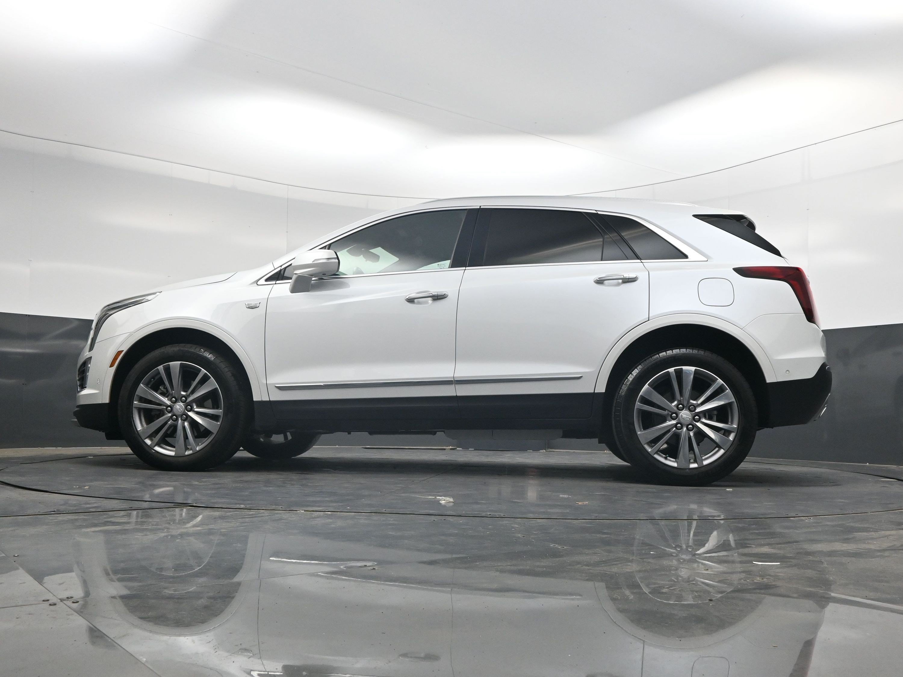 Used 2024 Crystal White Tricoat Cadillac FWD Premium Luxury image 27