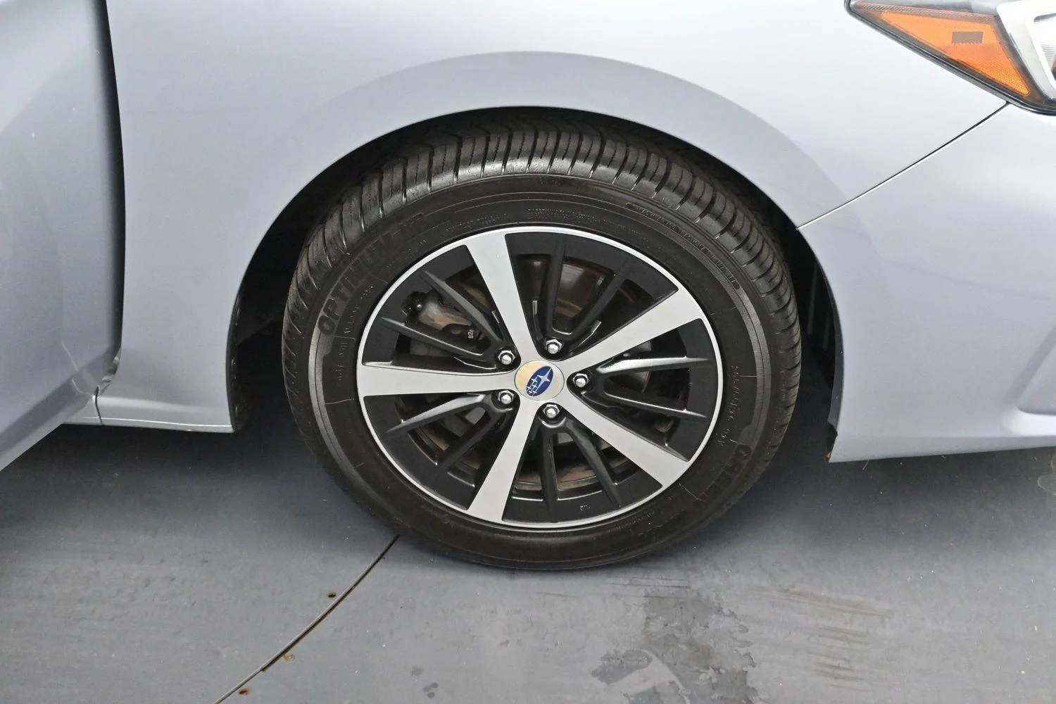 Used 2019 Ice Silver Metallic Subaru Premium image 30