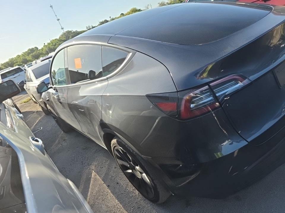 Used 2024  Tesla Long Range image 3
