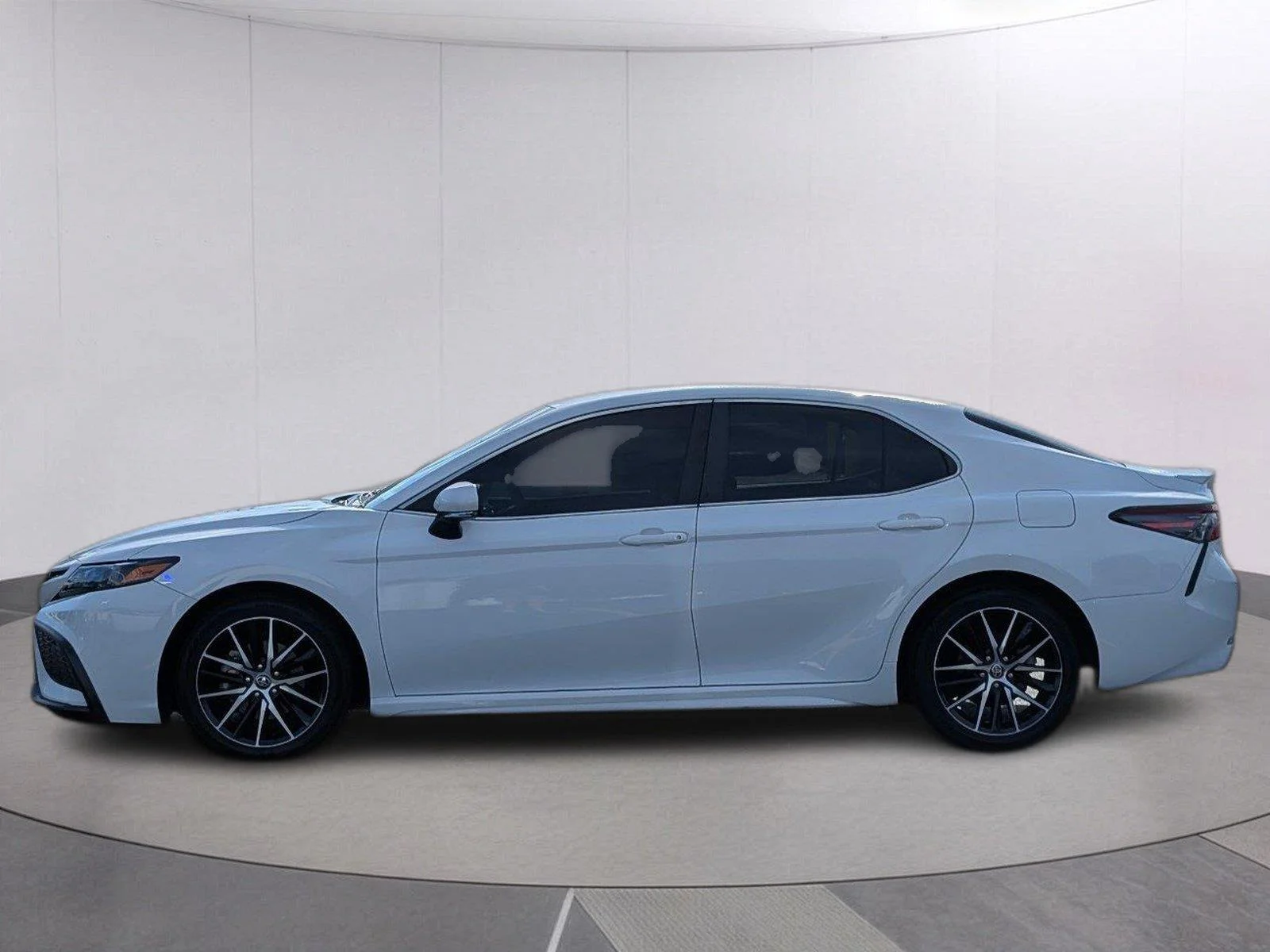 Used 2023 Ice Cap Toyota SE image 2