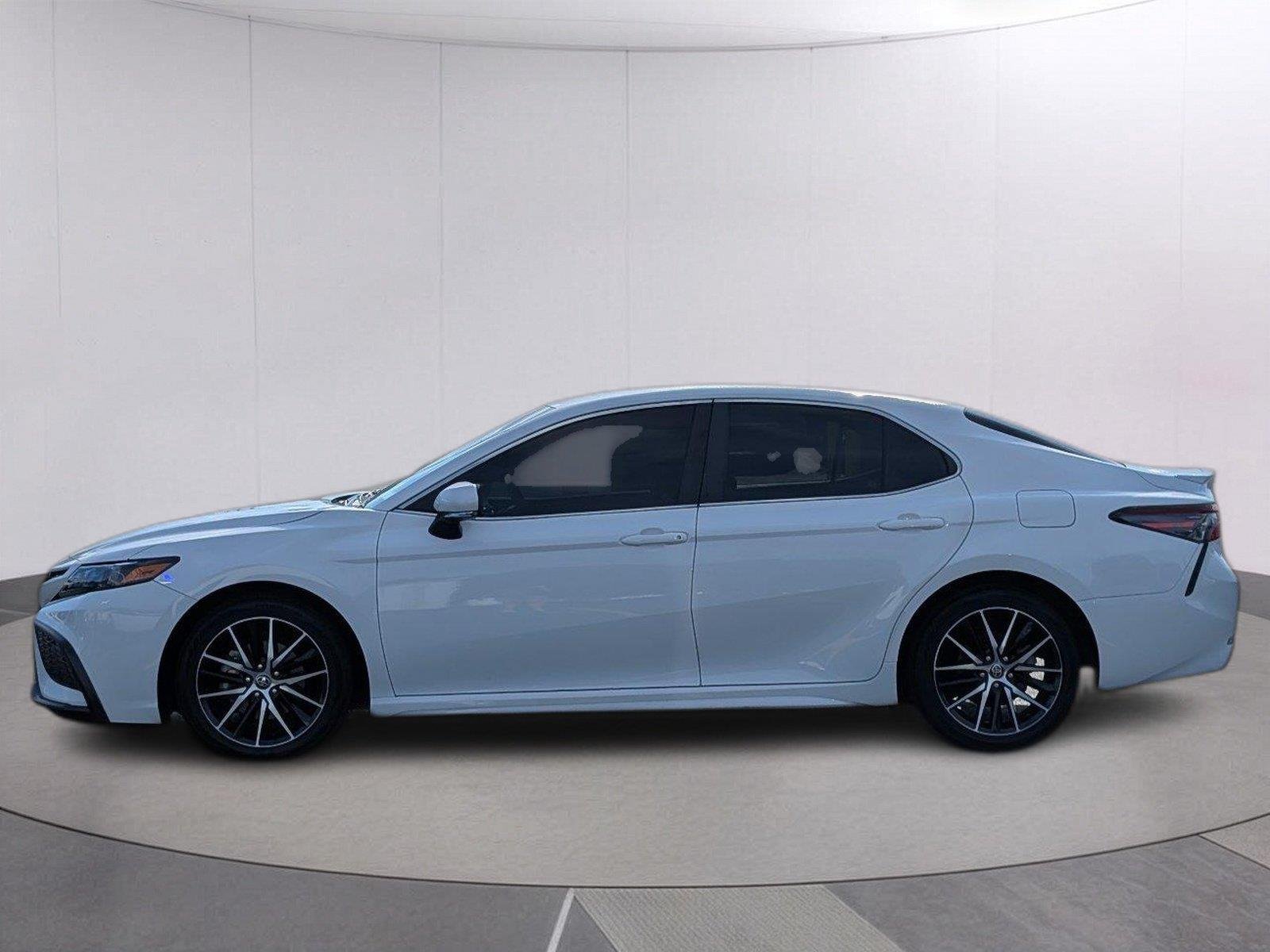 Used 2023 Ice Cap Toyota SE image 2