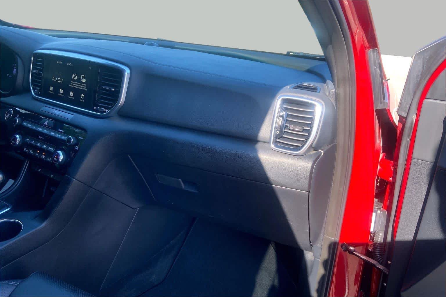Used 2022 Hyper Red Kia Nightfall image 18