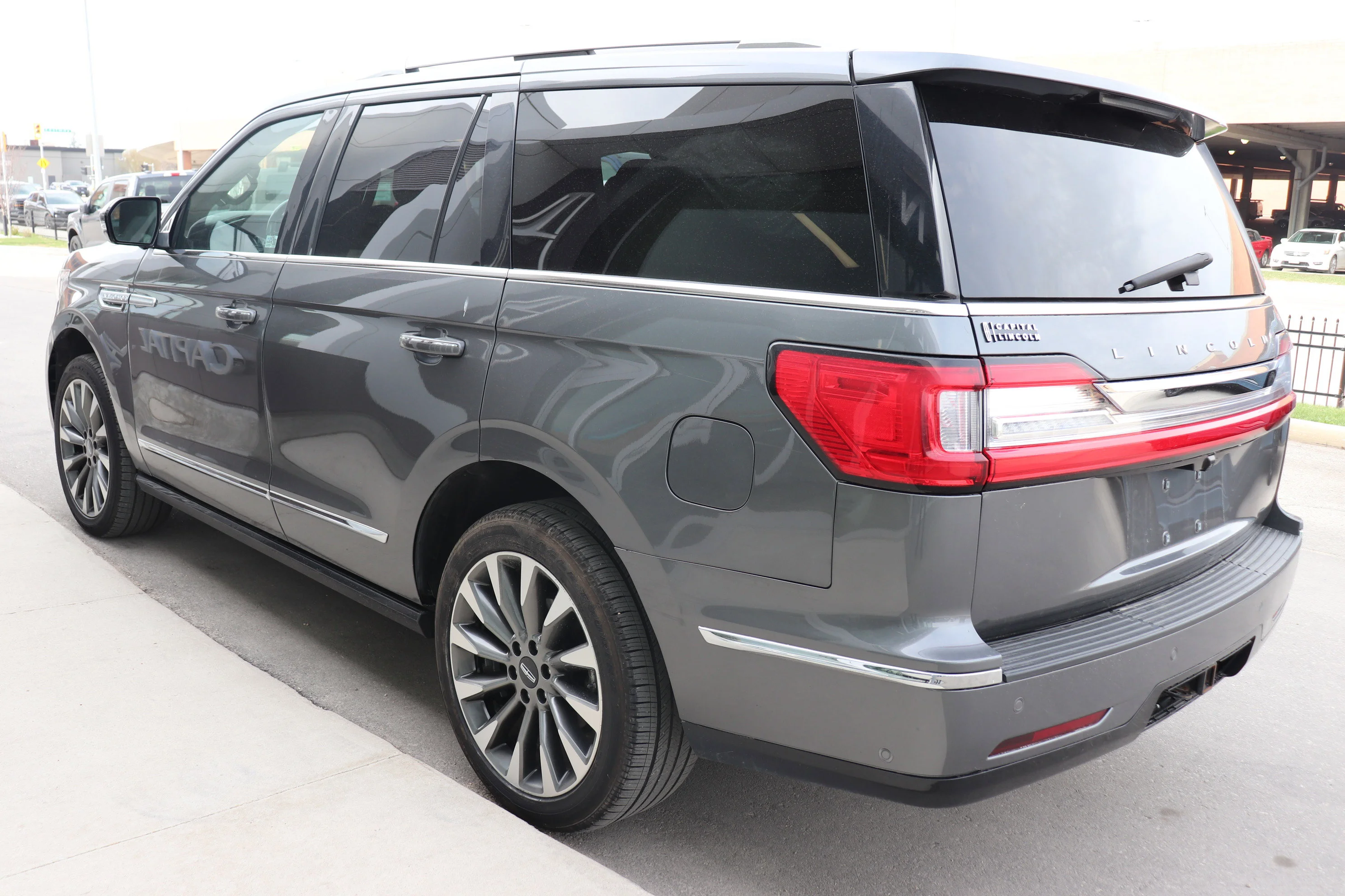 Used 2021 Gray Lincoln Reserve image 4